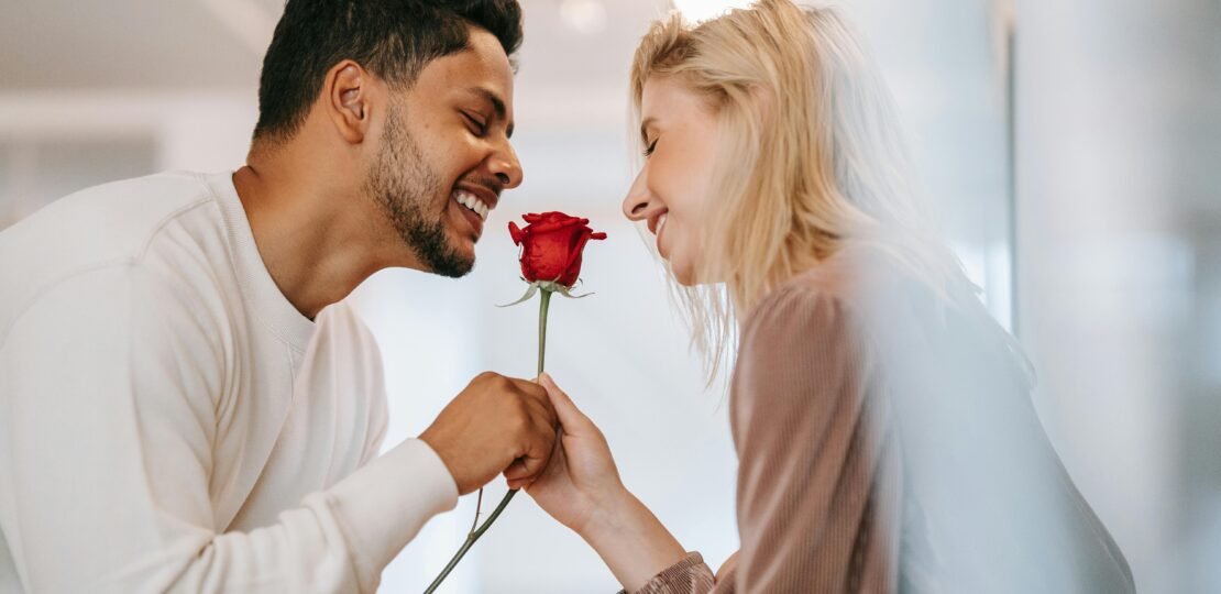 Valentine’s Day 2025: अपने भारतीय पार्टनर के लिए एक सरप्राइज प्लान करना