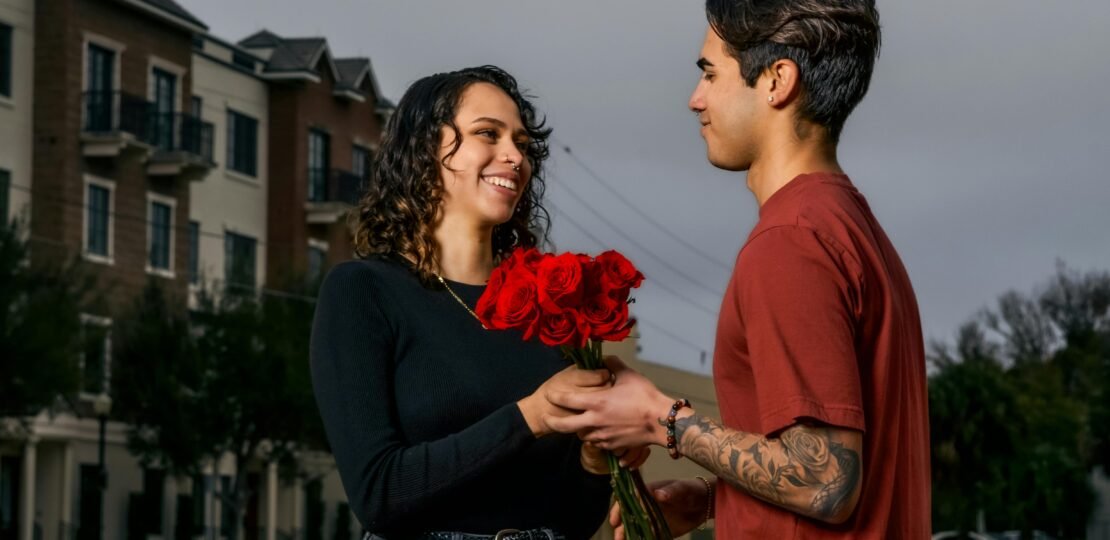Valentine’s Day 2025: अपने लॉन्ग-डिस्टेंस रिलेशनशिप को मजबूत कैसे रखें 💖